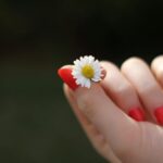 manicure-hybrydowy-co-jest-modne-w-2025-roku